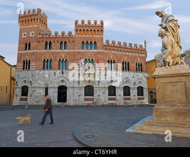 Grosseto, Toscane - Palazzo della Provincia, Dante Square, Leopoldo 11 Monument, Man with dog, Banque D'Images