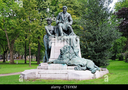 Liège, Belgique. Monument à Charles Rogier (1800-85 ; Chef de la révolution belge en 1830) dans le parc d'Avroy Banque D'Images