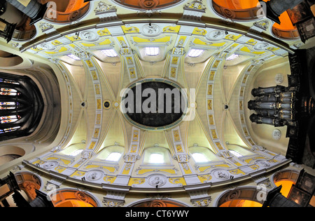 Liège, Belgique. Eglise St Denis - Intérieur - plafond Banque D'Images