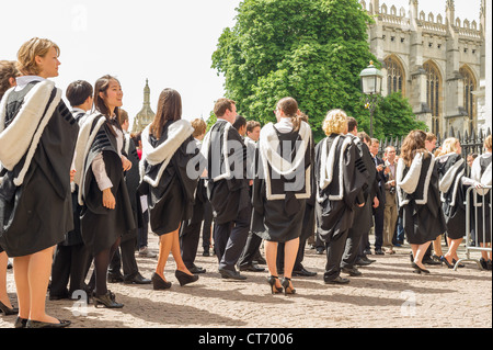 Le jour de la remise des diplômes aux étudiants de premier cycle à l'université de Cambridge, 2012 (28 juin). Banque D'Images