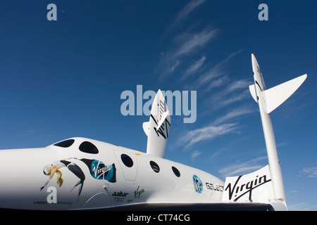 Modèle de l'espace de Virgin Galactic, véhicule de tourisme SpaceShipTwo (SS2) au Farnborough Air Show. Banque D'Images