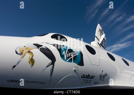 Modèle de l'espace de Virgin Galactic, véhicule de tourisme SpaceShipTwo (SS2) au Farnborough Air Show. Banque D'Images