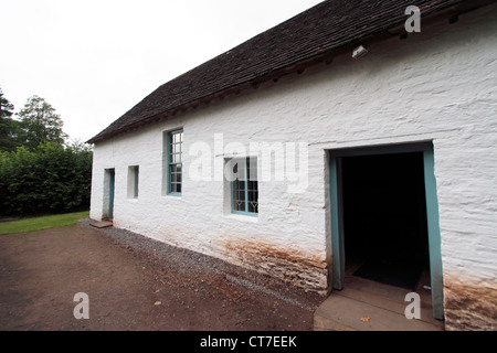 * Plusieurs autres calvaires parsèment stylo-CHAPELLE , re-fach Felindre. Construit à la fin des années 1700, la secte Aum utilisé la chapelle de culte. La chapelle est simple, peu de décoration ou de couleur. Chaque famille responsable de son propre banc etc. Le 19e siècle unitaires étaient actifs dans l'usine, la réforme de la santé publique, de la réforme des prisons, de la tempérance, droits des femmes et les mouvements de l'abolition de l'esclavage Banque D'Images