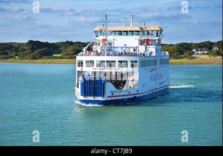 United Kingdom. L'Angleterre. Île de Wight. Car-ferry. Banque D'Images