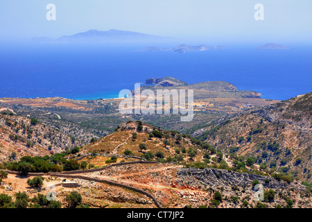 Vue sur la côte est de Naxos, avec une vue sur les petites Cyclades et Amorgos Banque D'Images