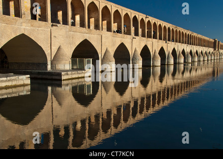 Si-O-se Pol, pont de 33 arches, Esfahan, Iran Banque D'Images