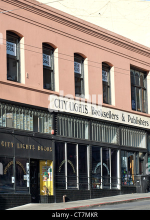 Le City Lights bookstore dans la plage du nord de San Francisco, Californie, USA. Banque D'Images