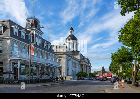 Vue vers le bas, rue Ontario à Prince George et l'Hôtel de Ville, à la gauche, Kingston, Ontario, Canada Banque D'Images