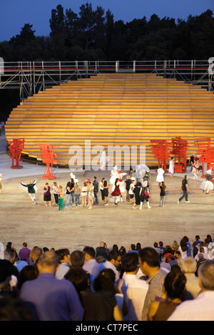 "Oiseaux" de la performance d'Aristophane au Théâtre Grec de Syracuse, Sicile, Italie Banque D'Images