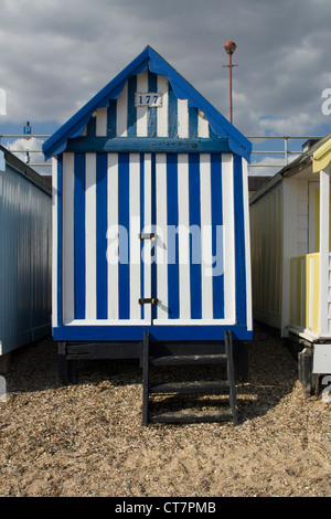 Cabines de plage à Southend-on-sea beach dans l'Essex, en Angleterre. Banque D'Images