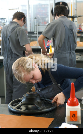 Atelier de formation chez Porsche AG à Stuttgart-Zuffenhausen Banque D'Images