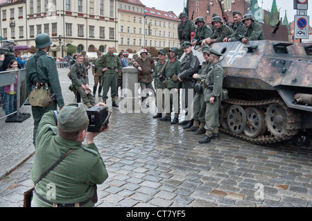 De reconstitution historique, le SPW SdKfz 250 blindé allemand, affiché après l'Insurrection de Varsovie 1944 re-enactment à Wroclaw Pologne Banque D'Images