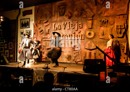 Penas ou la musique folklorique locale au La Vieja Estacion Banque D'Images