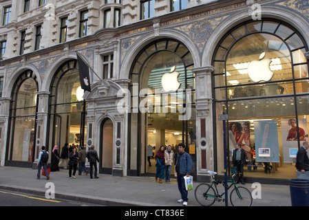 Londres - Apple Store de Regent Street at night Banque D'Images