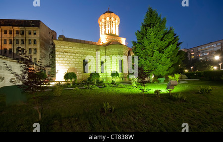 Vue de la nuit de l'ancienne Cour princière, l'Église Bucarest Roumanie Banque D'Images