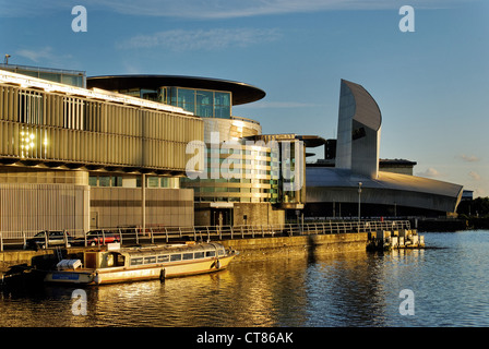 Lowry Art Gallery et Imperial War Museum North Banque D'Images