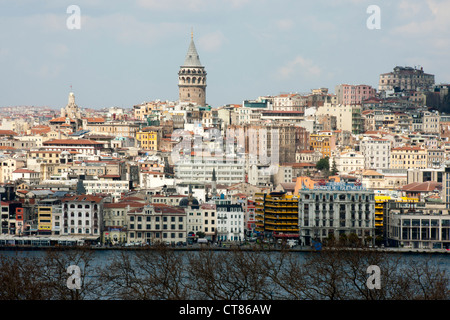 La Turquie, Istanbul, Topkapi Saray Blick vom über Karaköy auf den Galataturm und Beyoglu. Banque D'Images