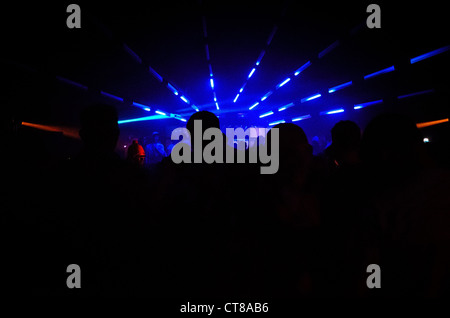 À l'intérieur d'une discothèque au festival de Glastonbury 2011 Banque D'Images