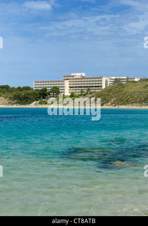 Club Hotel Aguamarina situé à côté de la plage de arenal d'en castell menorca Baléares Espagne Banque D'Images