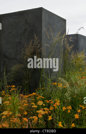 Blocs en béton solide et doux de l'ensemencement dans le soulèvement au jardin RHS Hampton Court Palace Flower Show 2012 Banque D'Images