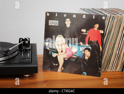 Lettres en plastique est le deuxième album studio du groupe Blondie, sorti en février 1978. Banque D'Images