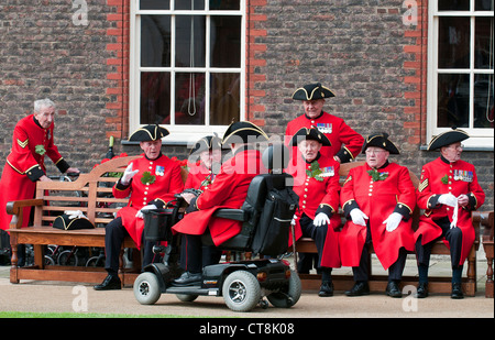 La journée annuelle "fondateurs" parade à l'Hôpital Royal de Chelsea assisté par Chelsea retraités et la comtesse de Wessex. Banque D'Images