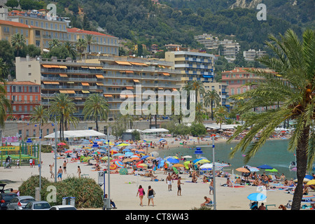 Vue de la plage, Menton, Côte d'Azur, Alpes-Maritimes, Provence-Alpes-Côte d'Azur, France Banque D'Images