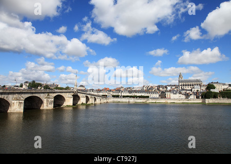 Jacques Gabriel le pont sur la Loire et la ville de Blois skyline France Banque D'Images