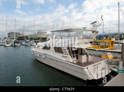 Yachts amarrés à la marina de Cairns, capitale touristique de Far North Queensland Banque D'Images