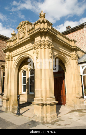 Entrée au Musée de Preston Park par une belle journée ensoleillée Banque D'Images