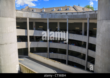 Parking à étages Banque D'Images