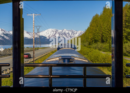 Alaska Railroad Coastal Classic train allant d'Anchorage à Seward, Alaska. Banque D'Images