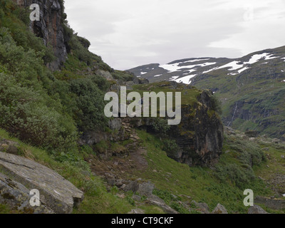 Rocky sentier en descente sur l'Aurlandsdalen à vélo en Norvège Banque D'Images