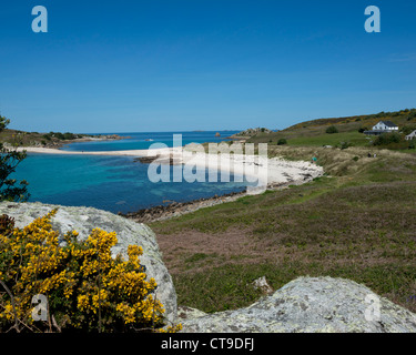 St Agnes vue de l'île de gugh montrant la barre. îles Scilly, Cornwall, England, UK Banque D'Images