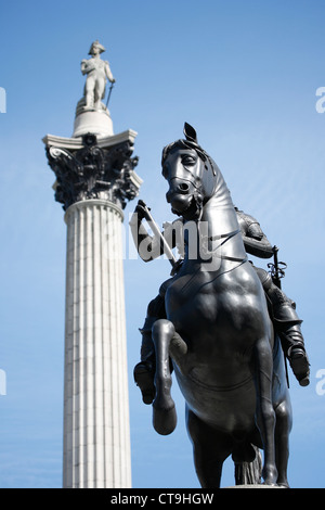 Colonne Nelson et Charles statue à Trafalgar Square Banque D'Images