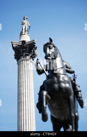 Colonne Nelson et Charles statue à Trafalgar Square Banque D'Images