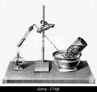 Chimie : collecte de gaz au cours de l'eau Banque D'Images
