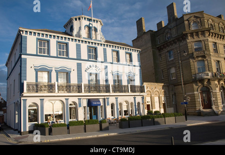 Hôtel La jetée sur le quai à Harwich, Essex, Angleterre Ancien Great Eastern Hotel beyond Banque D'Images