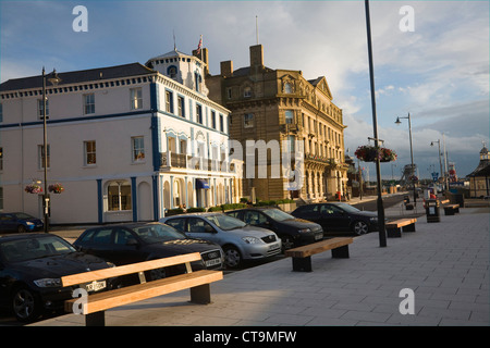 Hôtel La jetée sur le quai à Harwich, Essex, Angleterre Ancien Great Eastern Hotel beyond Banque D'Images