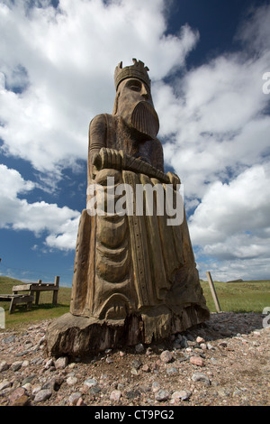 Île de Lewis, en Écosse. La sculpture sur bois de la 'Lewis Chessmen' à l'UIG plage (Uuige Traigh) sur la côte ouest de Lewis. Banque D'Images