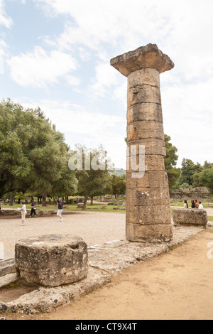 Une ancienne colonne dans le Temple de Héra, Olympie, Grèce Banque D'Images