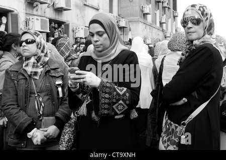 Démonstration du Caire le 31 janvier 2012, des milliers de personnes sont descendues dans la rue pour exiger un transfert plus rapide à un régime civil du pays Banque D'Images