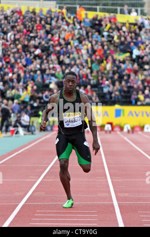 Dwain Chambers dans la chauffe de la mens 100 mètres à l'AVIVA 2012 Grand Prix de Londres à Crystal Palace, Londres, Angleterre. Banque D'Images