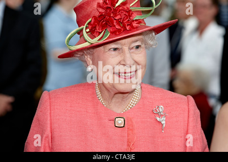 Sa Majesté la Reine Elizabeth II en photo lors de son Jubilé de diamant à la visite de Birmingham, en Angleterre, juillet 2012. Banque D'Images