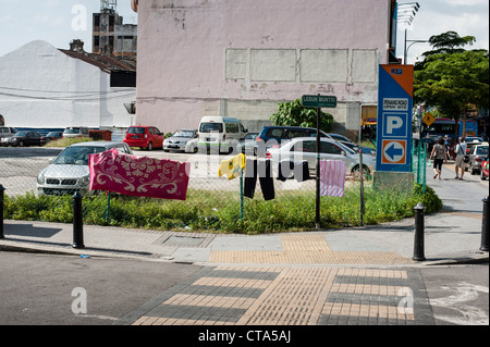 Plus de trafic dans les rues de Georgetown de Penang est motos et vélos et quelques riksjas. Calme ici Banque D'Images