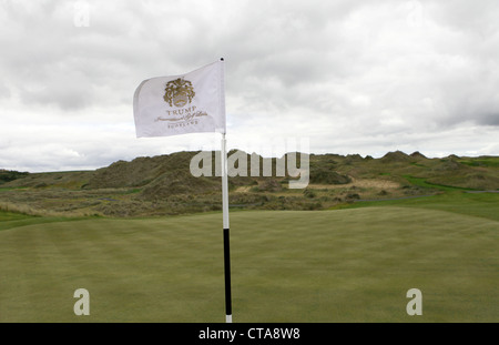 Drapeau sur la nouvelle Trump International Golf Links course dans l'Aberdeenshire, Ecosse, Royaume-Uni. L'homme d'affaires Donald Trump. Banque D'Images