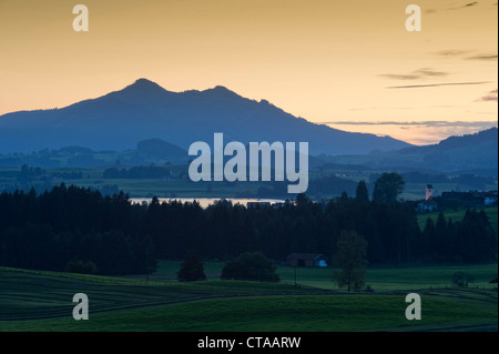 Vue sur le lac Hopfensee, Füssen, Allgaeu, Bavaria, Germany Banque D'Images