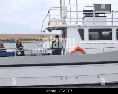 La princesse Anne sur le bateau tout en visitant les écoles à l'Association régate. Weymouth. 2012 Banque D'Images