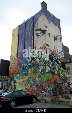 Photo murale de caractère de bande dessinée bâtiment couvrant la rue Ste-Catherine Montréal Québec Canada Banque D'Images