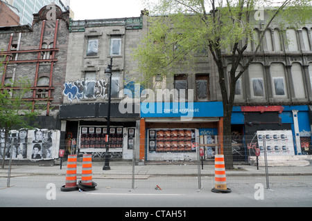 Les travaux routiers et magasins fermés dans une zone de revitalisation du boulevard Saint-Laurent Montréal Québec Canada Kathy DEWITT Banque D'Images